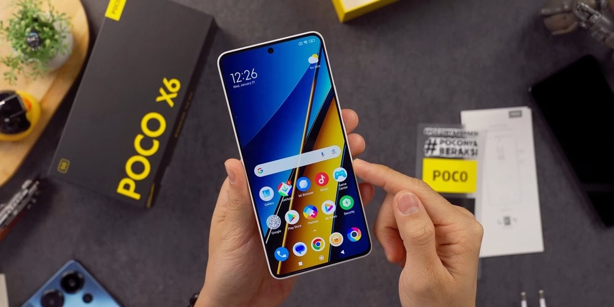 POCO X6 5G layar dengan bezel tipis